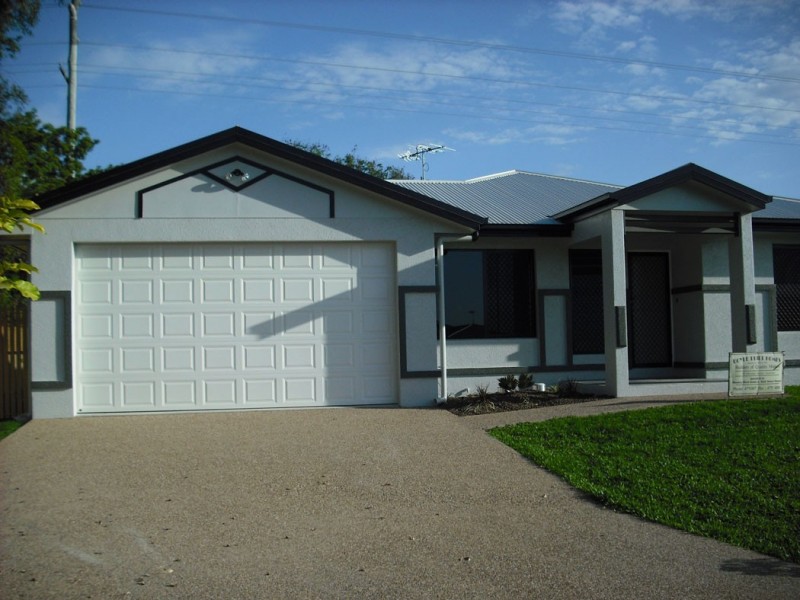 10 Chloe Court, Mount Louisa QLD 4814