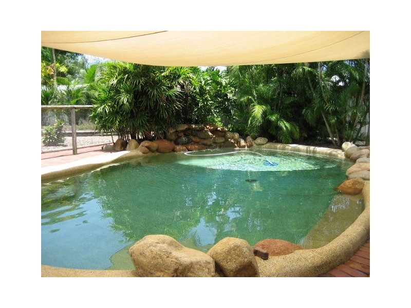 4 FUCHSIA COURT, Bushland Beach QLD 4818