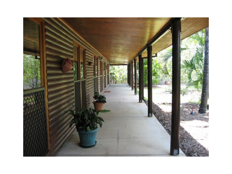 4 FUCHSIA COURT, Bushland Beach QLD 4818