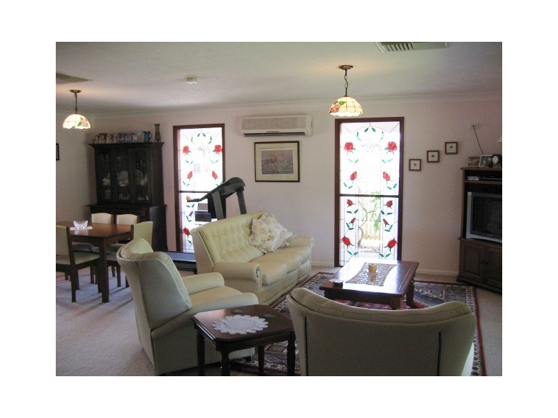 4 FUCHSIA COURT, Bushland Beach QLD 4818