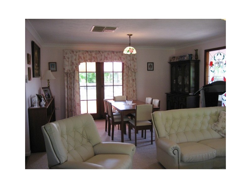 4 FUCHSIA COURT, Bushland Beach QLD 4818