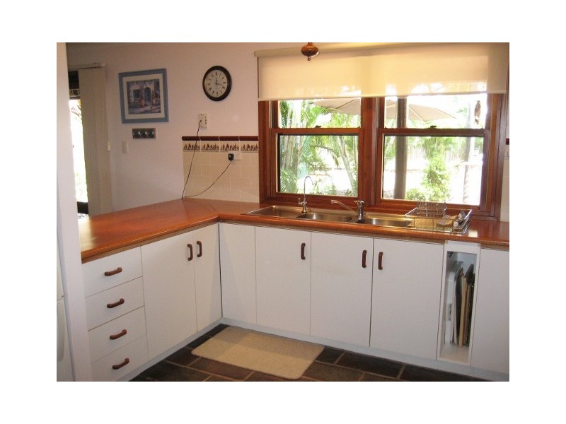 4 FUCHSIA COURT, Bushland Beach QLD 4818