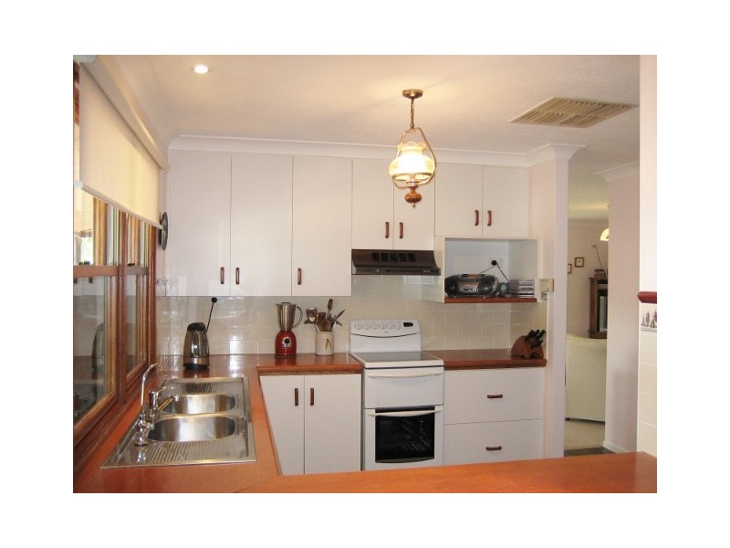 4 FUCHSIA COURT, Bushland Beach QLD 4818