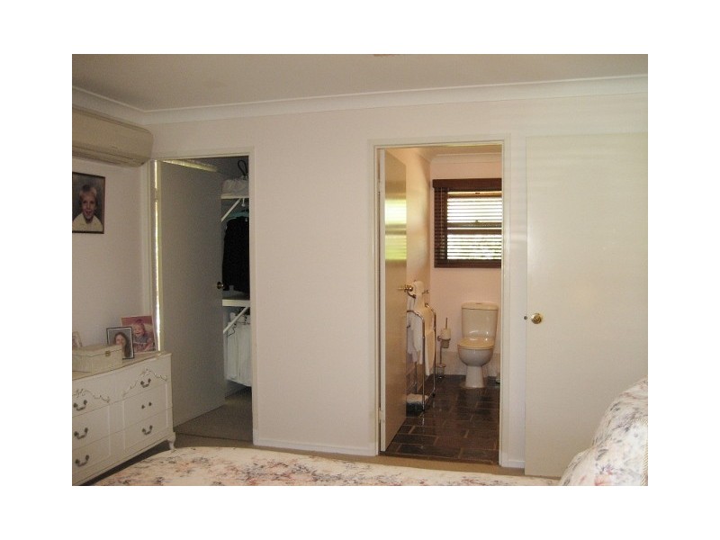 4 FUCHSIA COURT, Bushland Beach QLD 4818