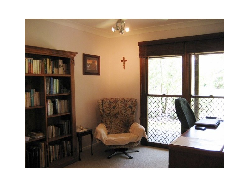 4 FUCHSIA COURT, Bushland Beach QLD 4818