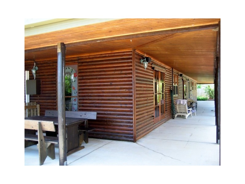 4 FUCHSIA COURT, Bushland Beach QLD 4818