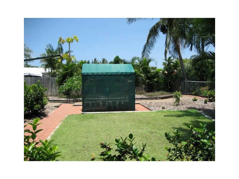 4 FUCHSIA COURT, Bushland Beach QLD 4818