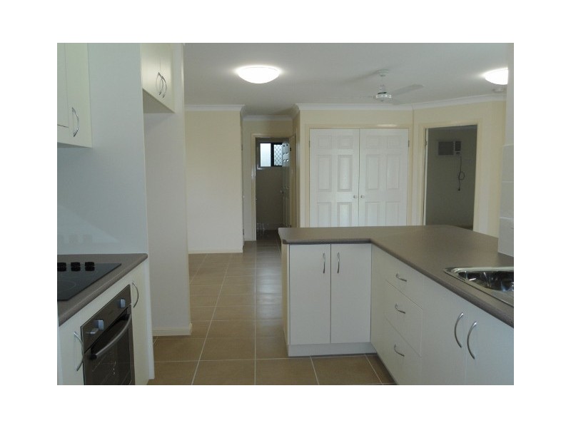 33 SANDPLOVER CIRCUIT, Bohle Plains QLD 4817