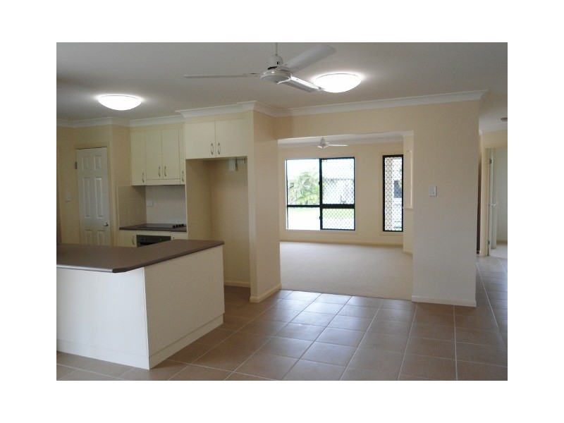 33 SANDPLOVER CIRCUIT, Bohle Plains QLD 4817