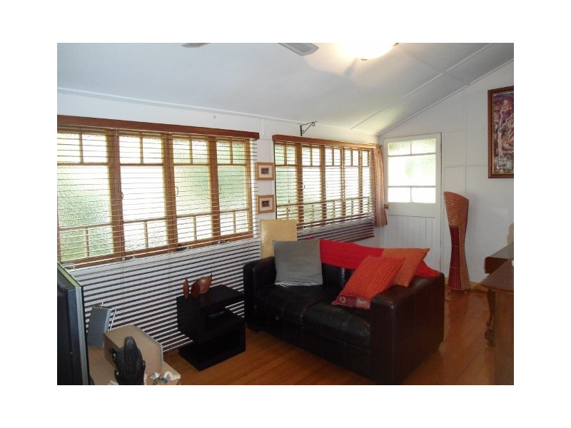 37 HUGHES STREET, Hermit Park QLD 4812