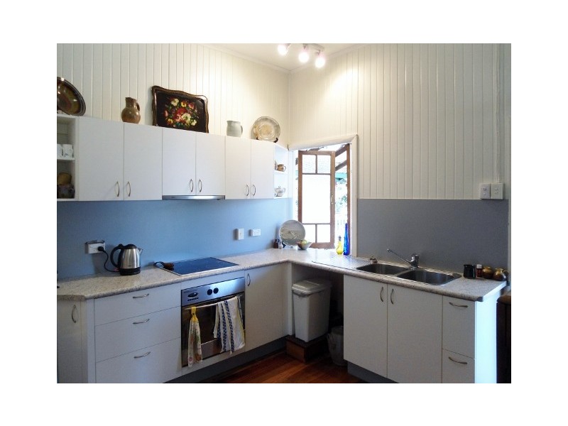 37 HUGHES STREET, Hermit Park QLD 4812