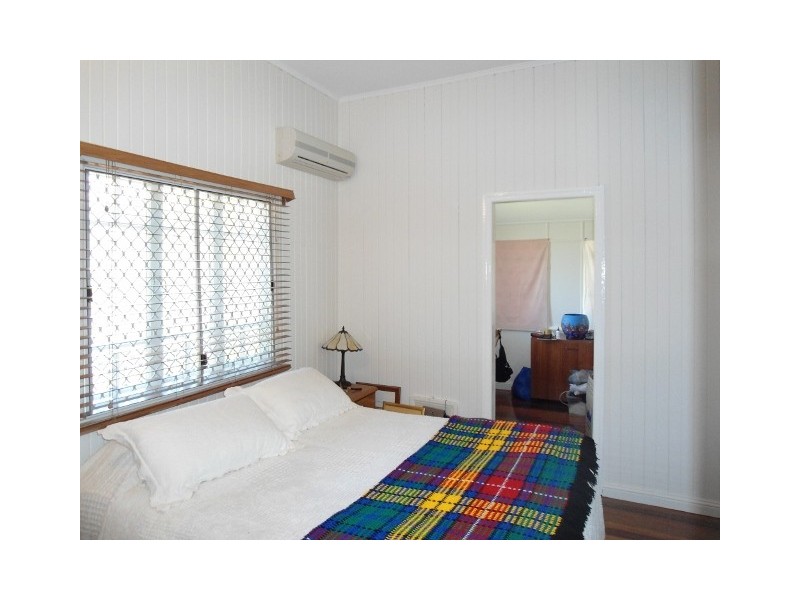 37 HUGHES STREET, Hermit Park QLD 4812