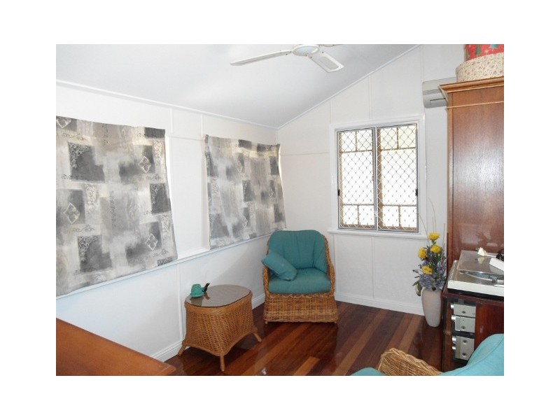 37 HUGHES STREET, Hermit Park QLD 4812