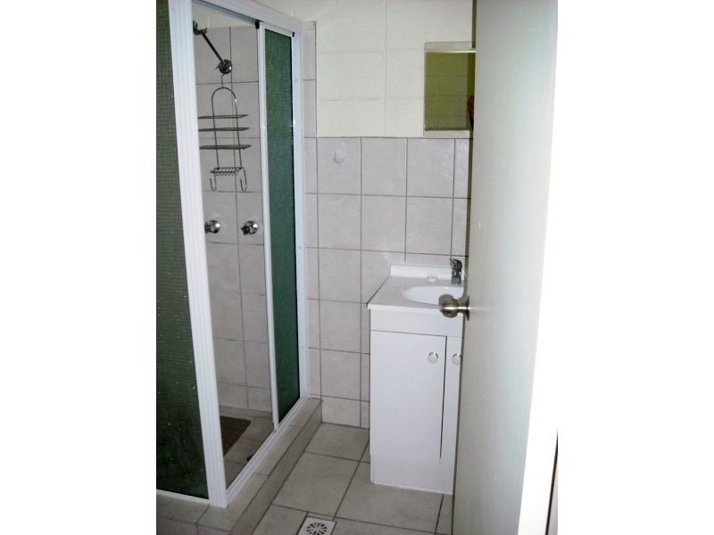 1/175 FRANCIS STREET, West End QLD 4810