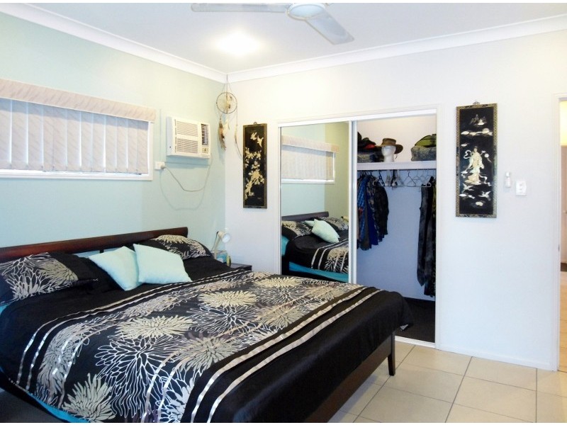 15 LIVISTONIA CLOSE, Bushland Beach QLD 4818