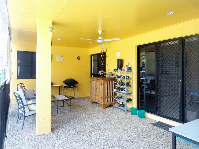 15 LIVISTONIA CLOSE, Bushland Beach QLD 4818