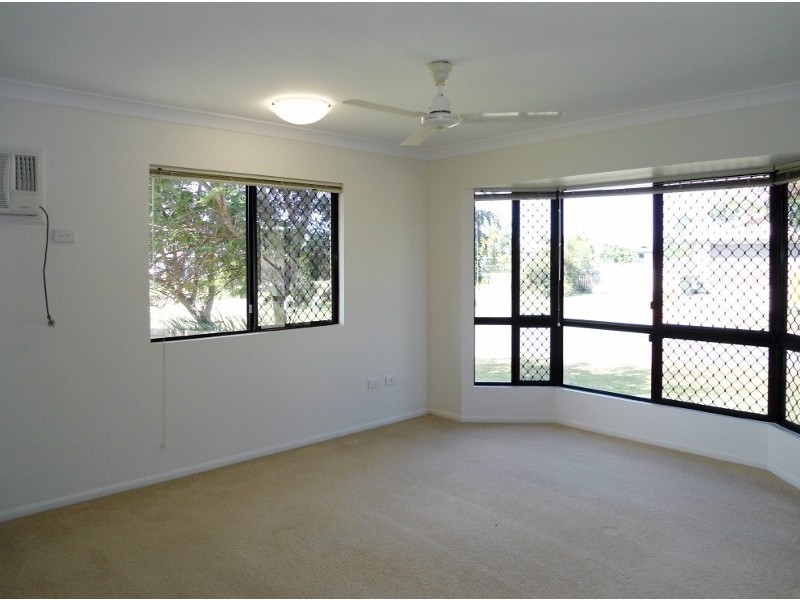 22 DUNGURRA PLACE, Bushland Beach QLD 4818