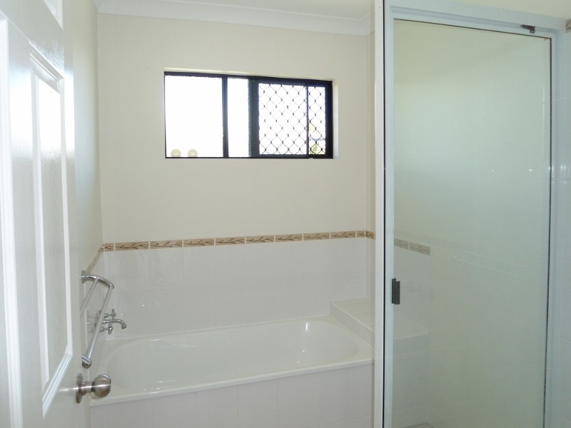 22 DUNGURRA PLACE, Bushland Beach QLD 4818