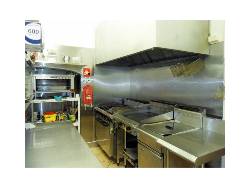 8-10 MACROSSAN STREET, Halifax QLD 4850