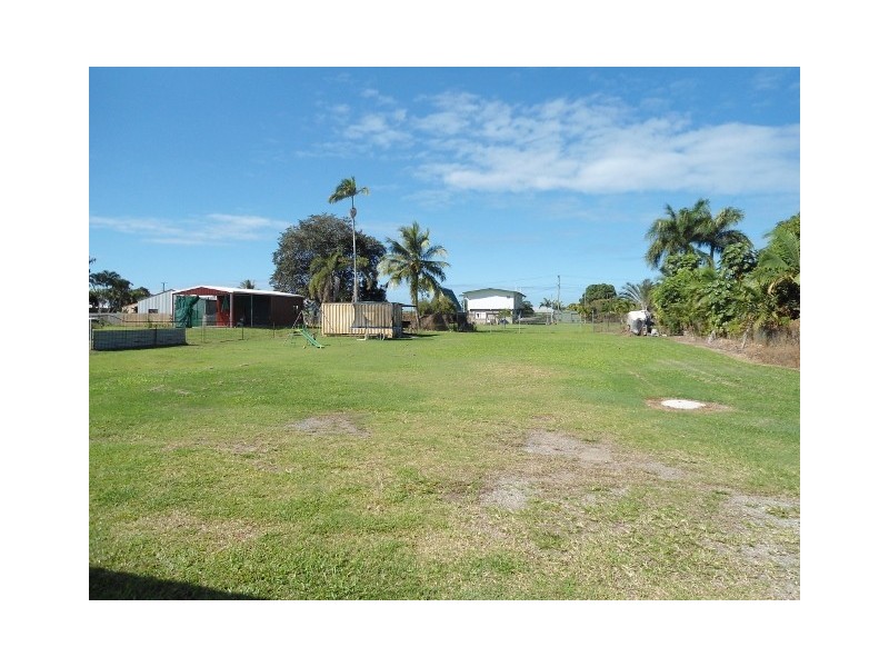 8-10 MACROSSAN STREET, Halifax QLD 4850