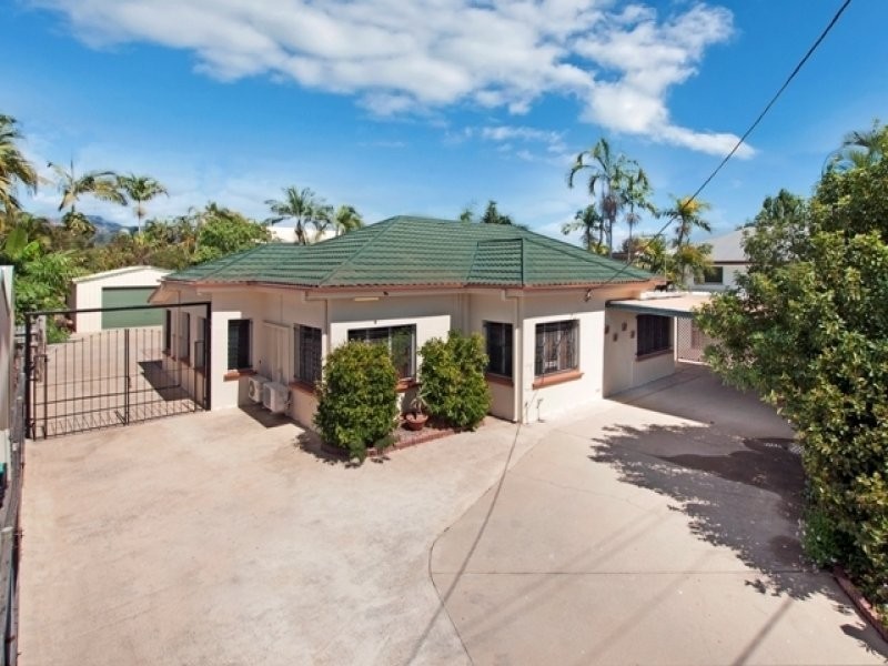 4 GLADSTONE STREET, Pimlico QLD 4812