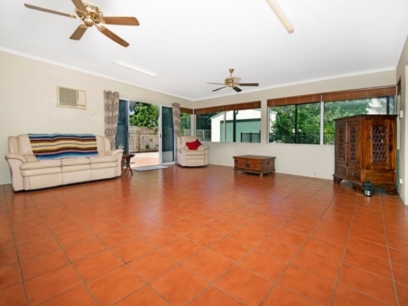 4 GLADSTONE STREET, Pimlico QLD 4812