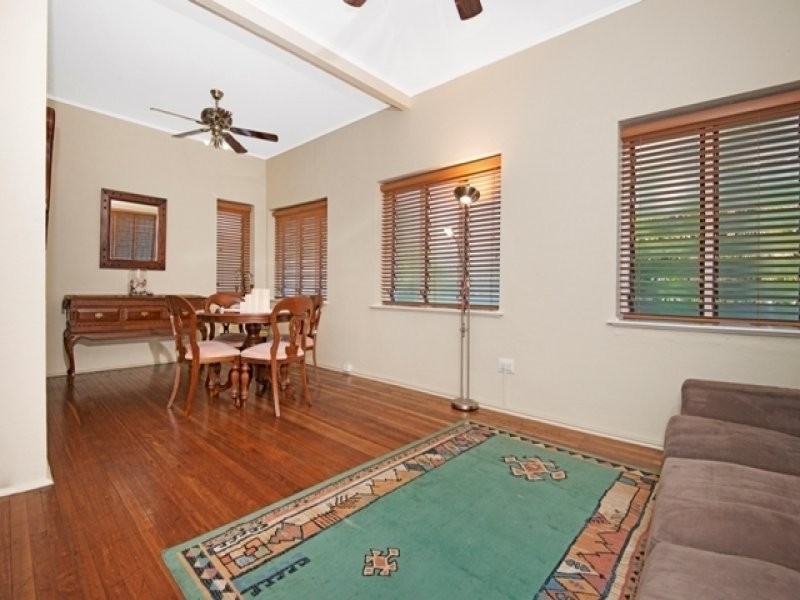 4 GLADSTONE STREET, Pimlico QLD 4812