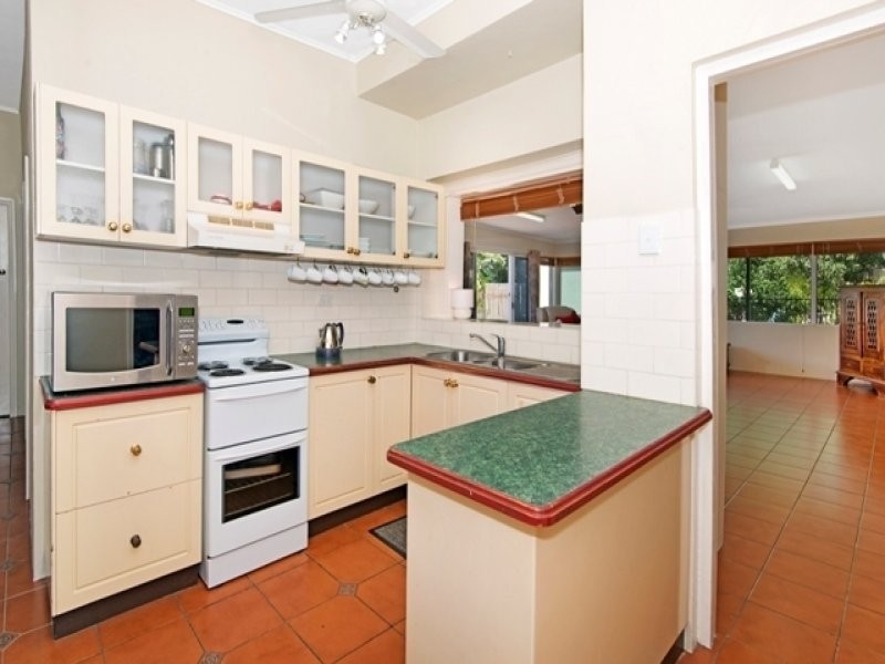 4 GLADSTONE STREET, Pimlico QLD 4812