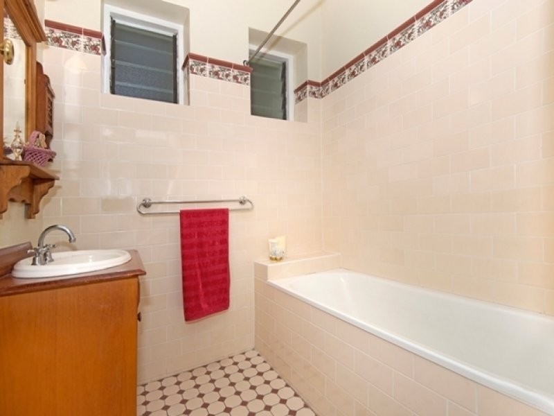 4 GLADSTONE STREET, Pimlico QLD 4812