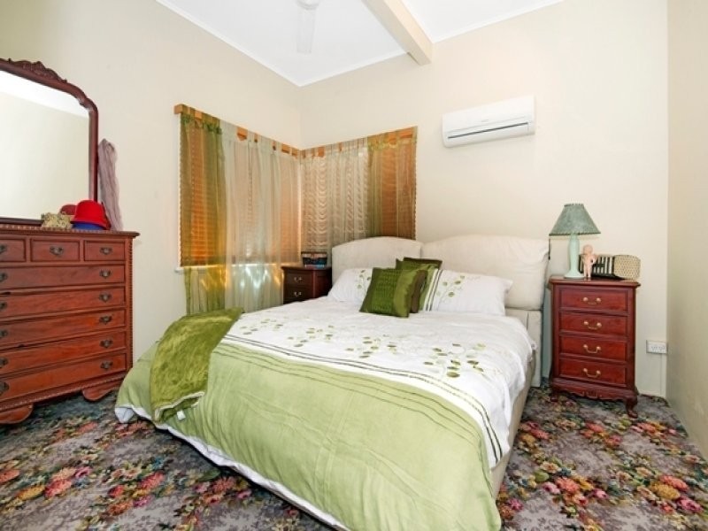 4 GLADSTONE STREET, Pimlico QLD 4812