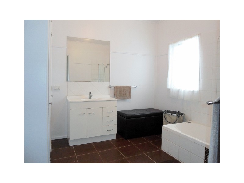 233 IRELAND STREET, Oonoonba QLD 4811