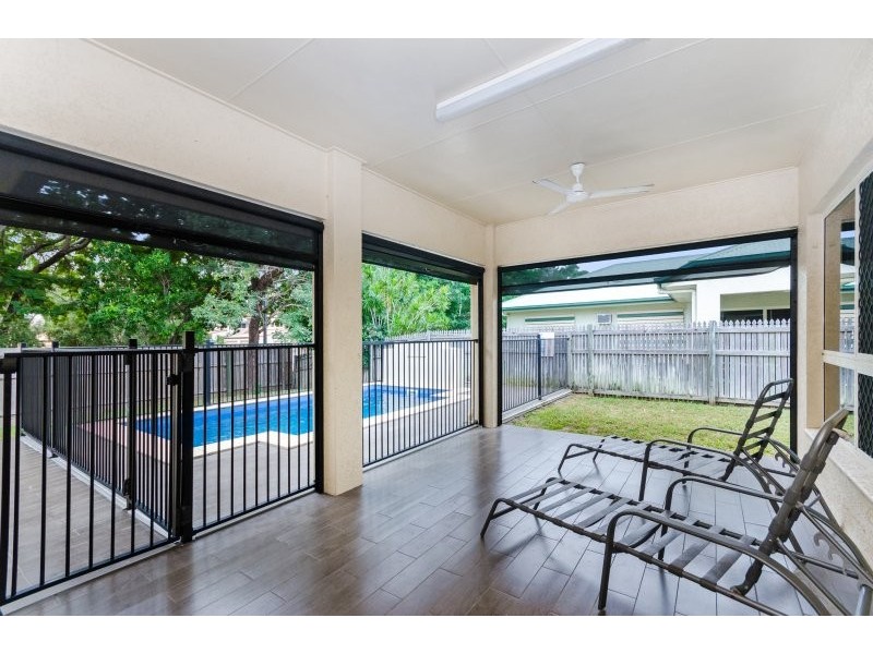 17 RIVERBEND DRIVE, Douglas QLD 4814