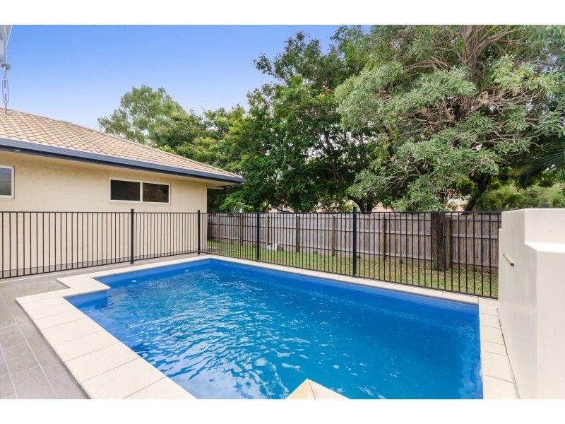 17 RIVERBEND DRIVE, Douglas QLD 4814