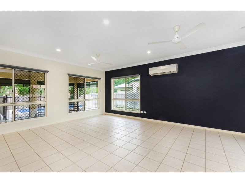 17 RIVERBEND DRIVE, Douglas QLD 4814