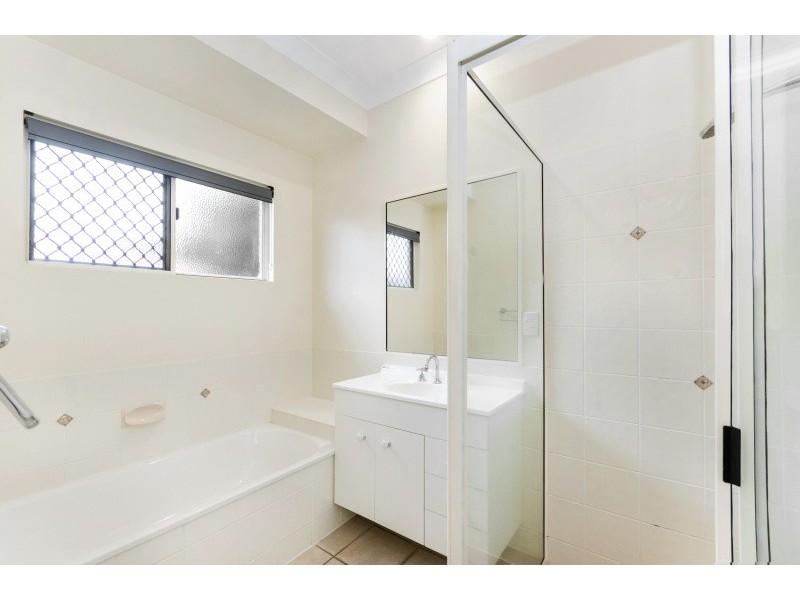 17 RIVERBEND DRIVE, Douglas QLD 4814