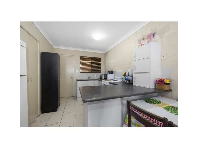 8/32 HENRY STREET, West End QLD 4810