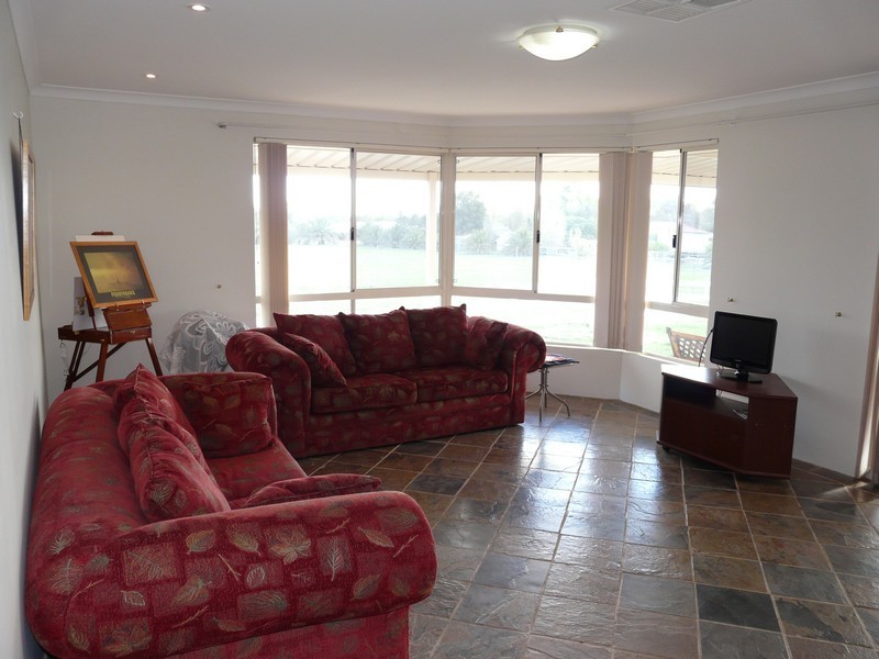 115 reservoir rd, Orange Grove WA 6109