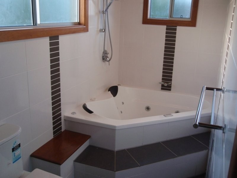 6 Hamilton street, Moura QLD 4718