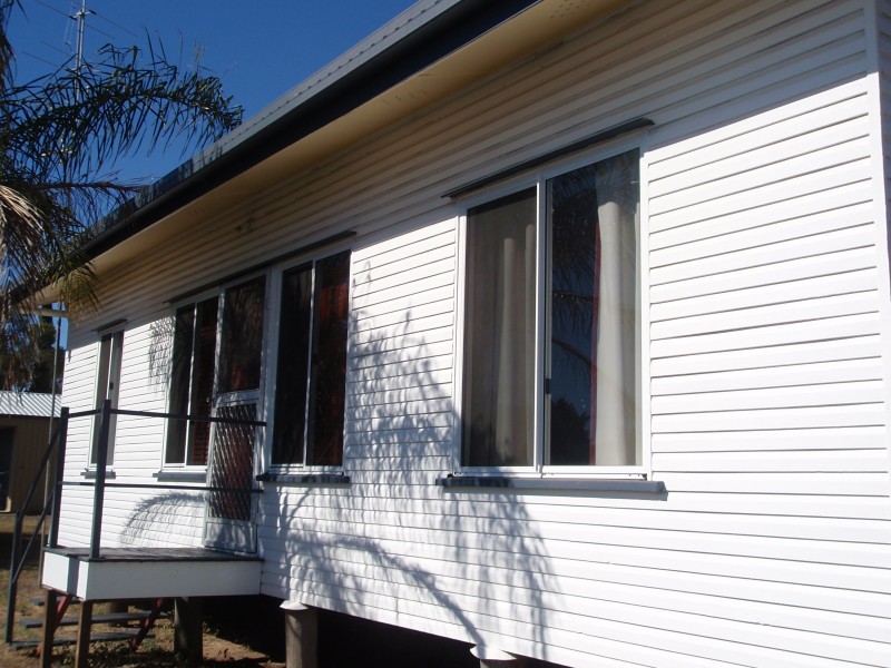 64 Davey Street, Moura QLD 4718