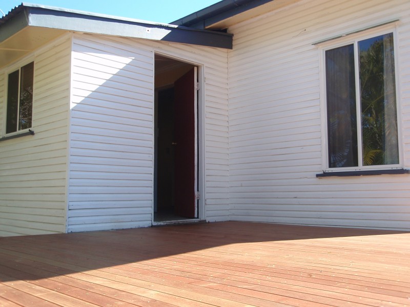 64 Davey Street, Moura QLD 4718