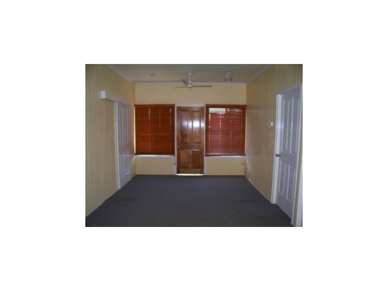 64 Davey Street, Moura QLD 4718