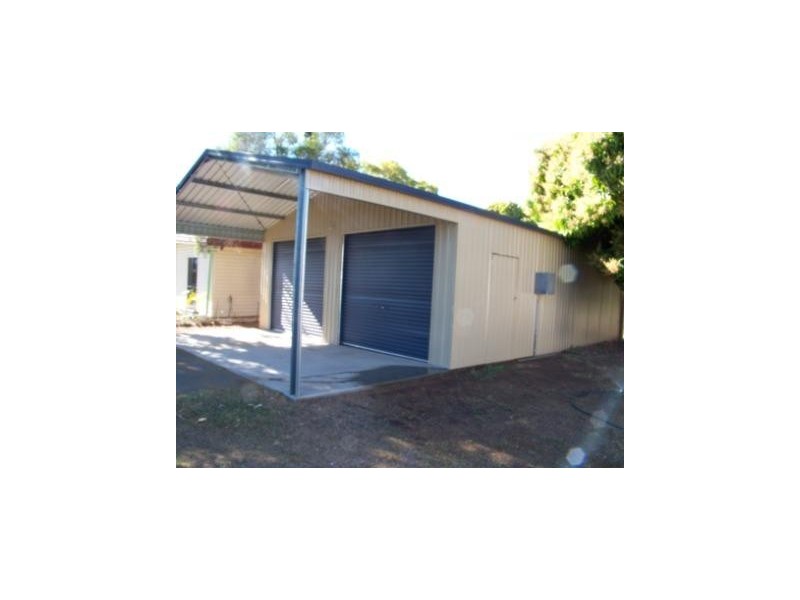 64 Davey Street, Moura QLD 4718