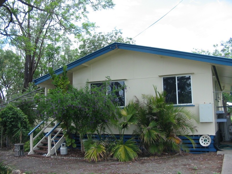 14 Hewitt Street, Moura QLD 4718