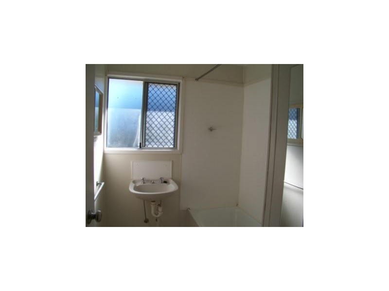 11 Jules Street, Moura QLD 4718