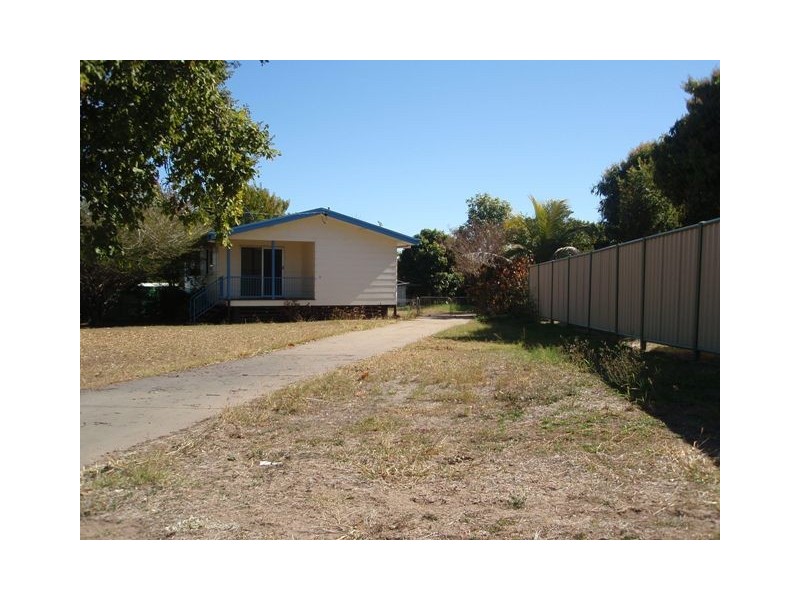 11 Jules Street, Moura QLD 4718