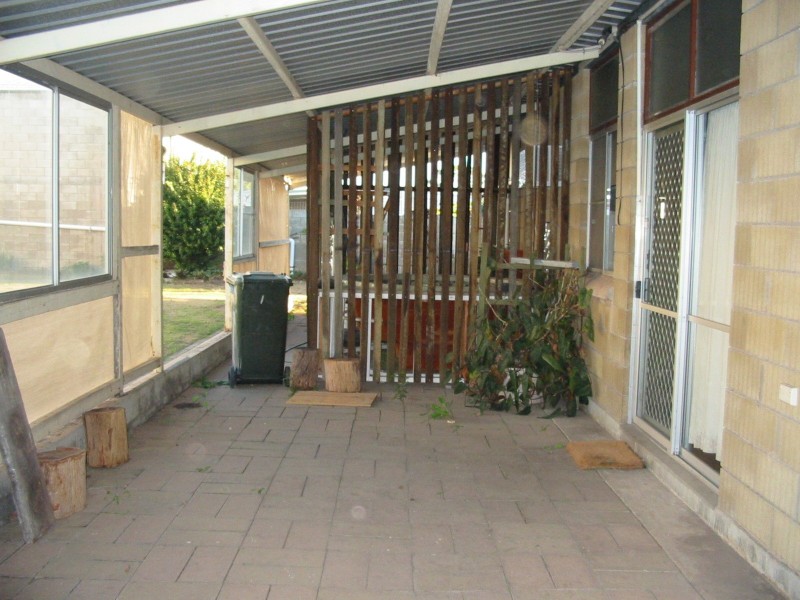 . Okano Street, Moura QLD 4718