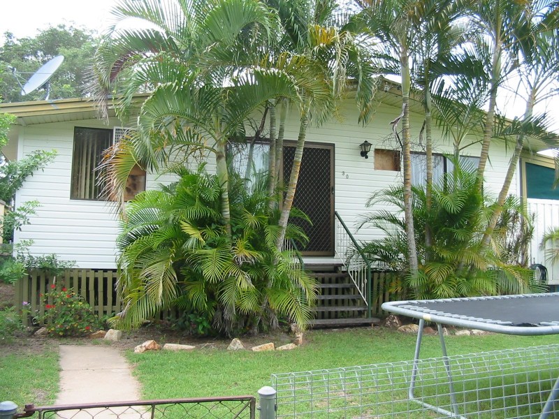 30 Knaggs Street, Moura QLD 4718
