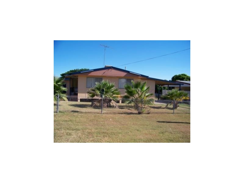 33 Dawson Highway, Moura QLD 4718
