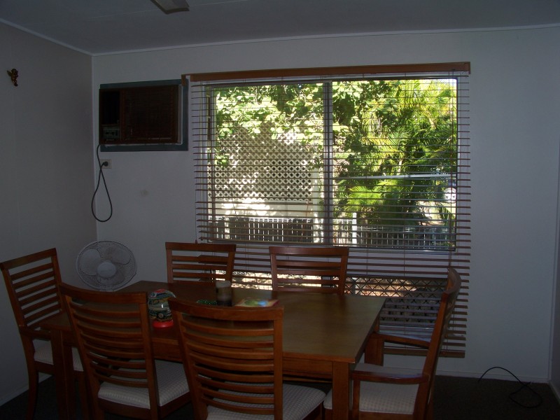 5 Burnham Street, Moura QLD 4718