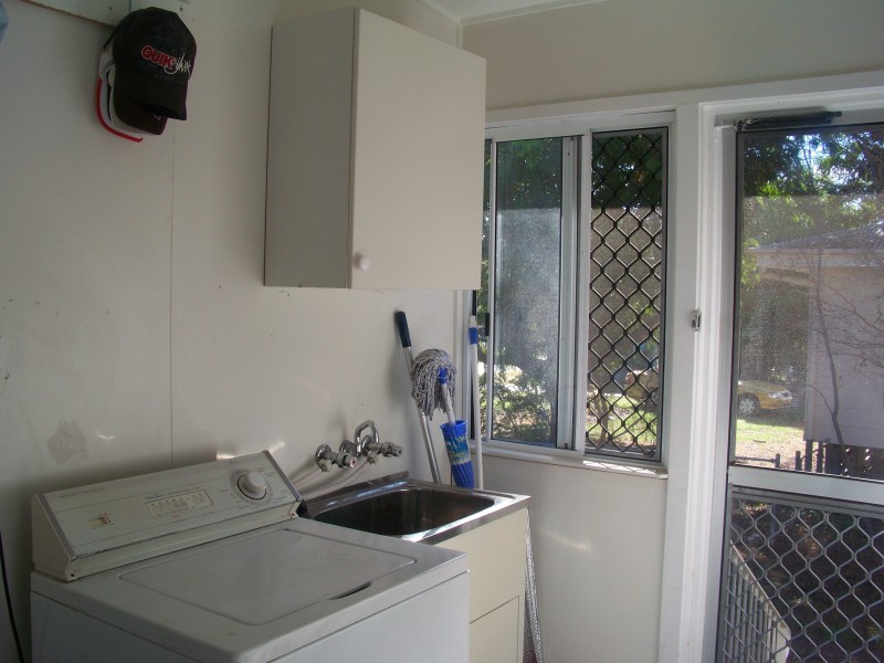 5 Burnham Street, Moura QLD 4718